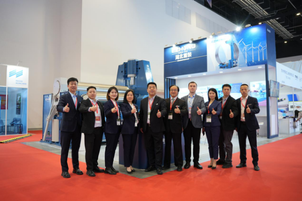 湖北重裝亮相CIMT與國(guó)際品牌同臺(tái)競(jìng)技